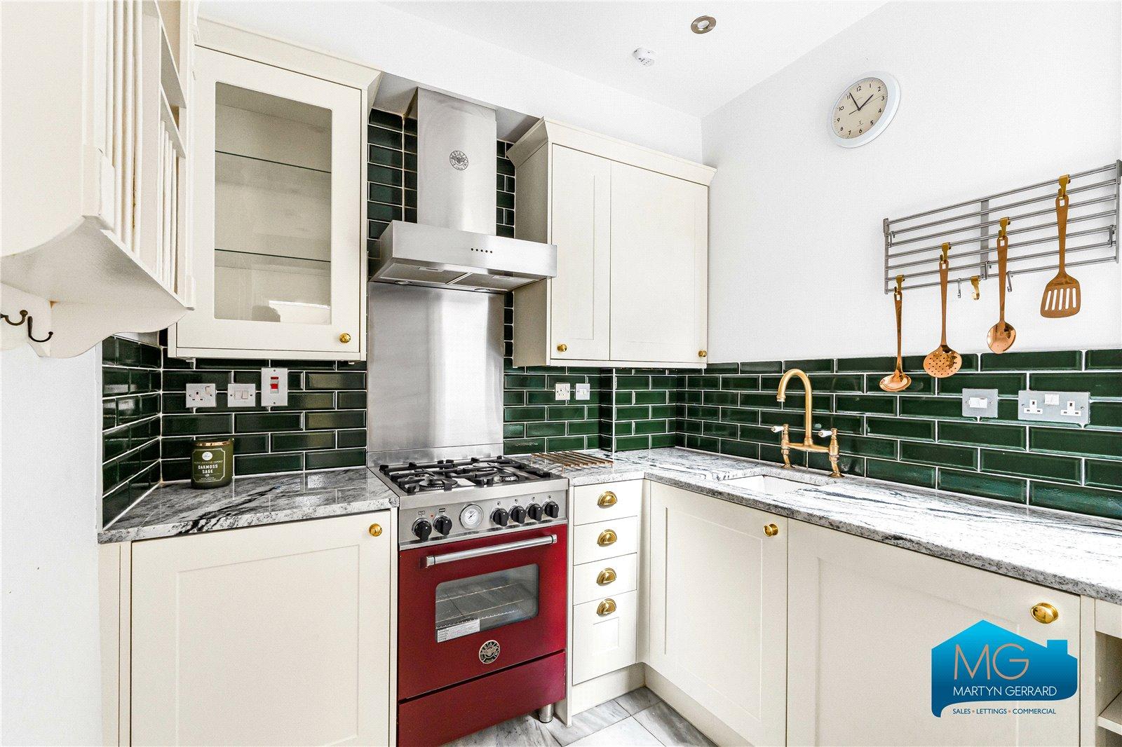 2 bedroom Ground Floor Flat to rent - Martyn Gerrard