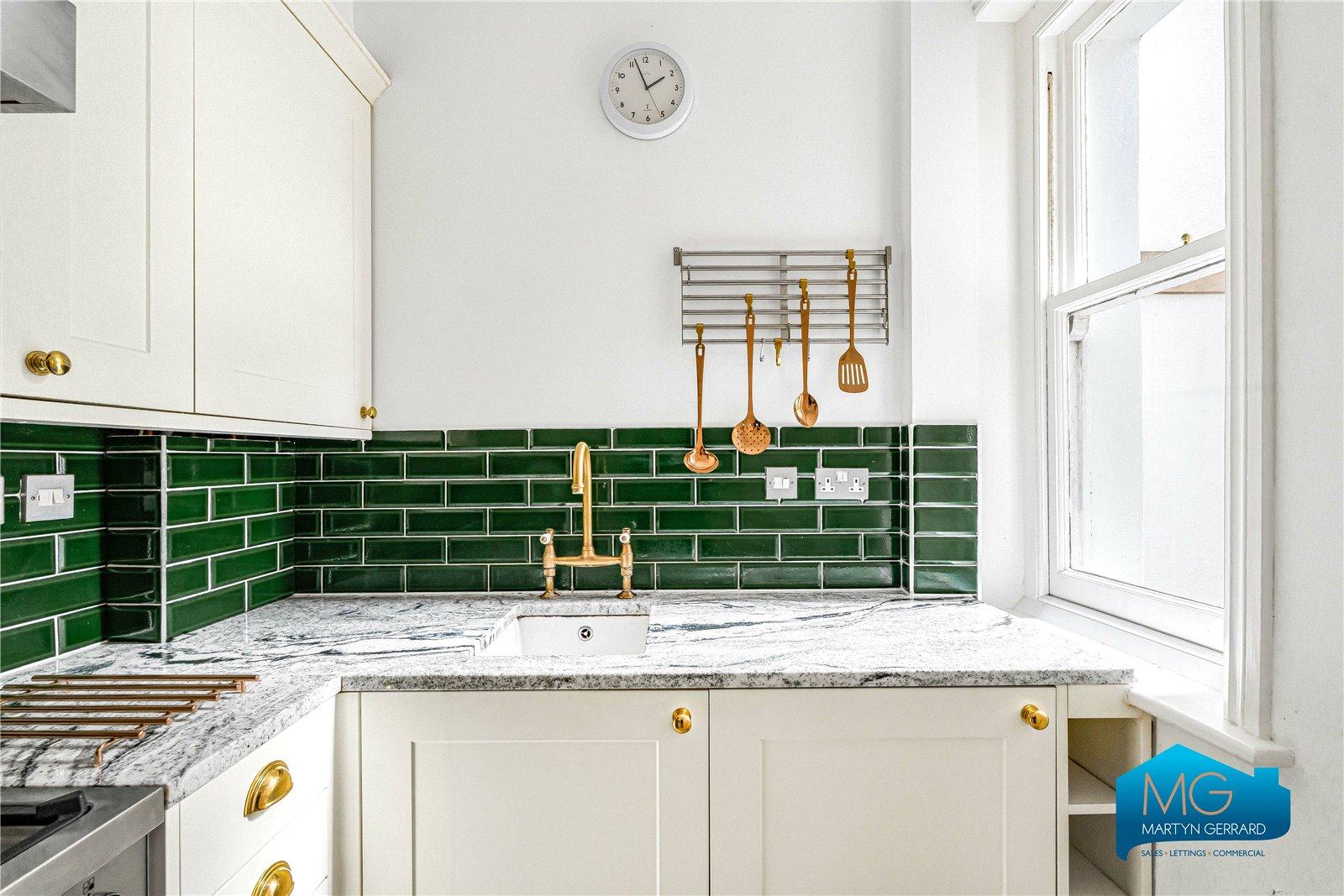 2 bedroom Ground Floor Flat to rent - Martyn Gerrard