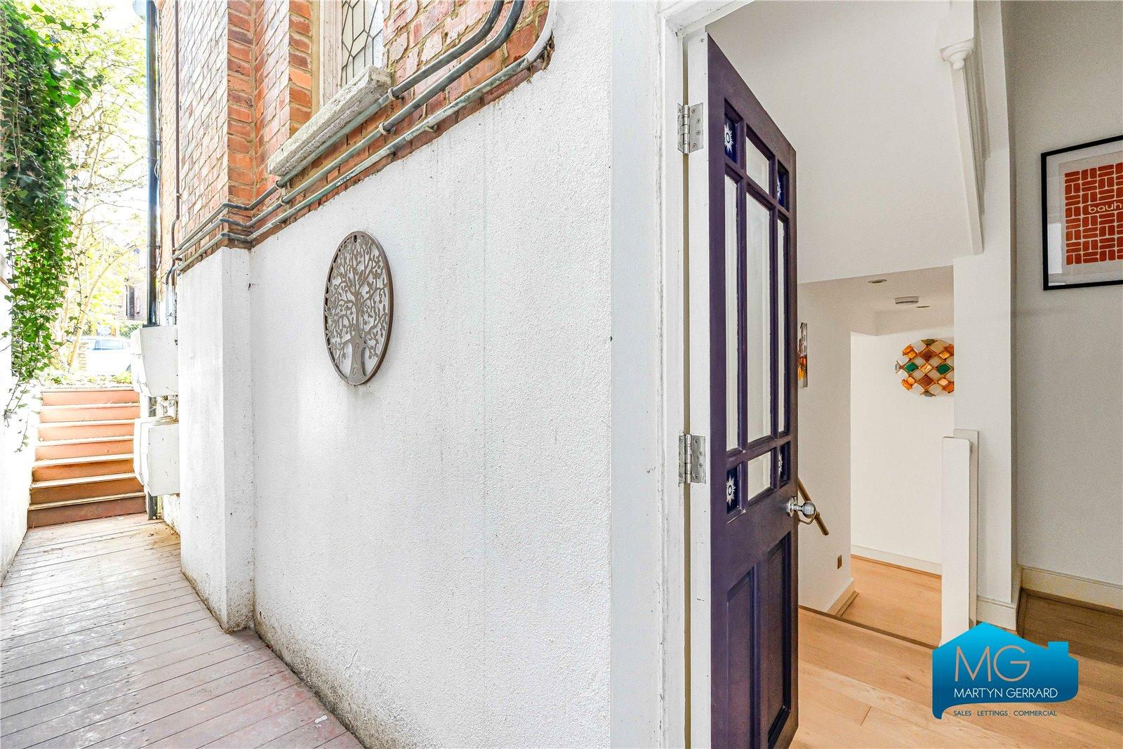 2 bedroom Ground Floor Flat to rent - Martyn Gerrard