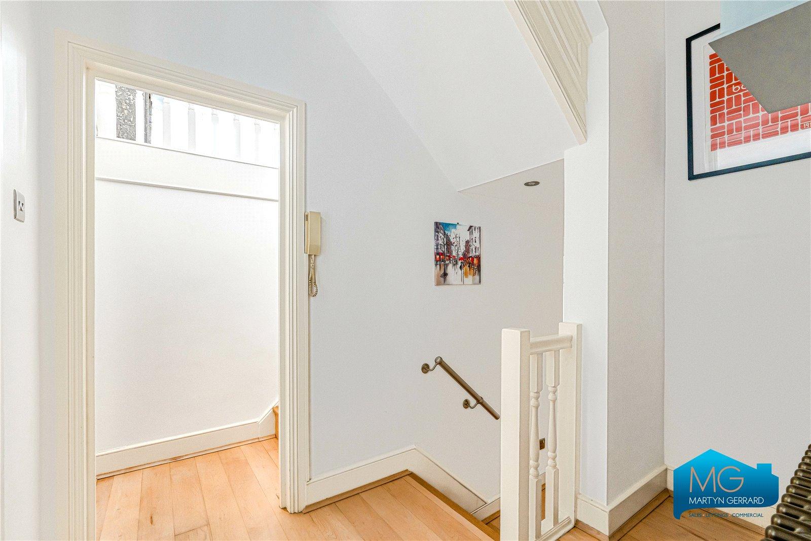 2 bedroom Ground Floor Flat to rent - Martyn Gerrard