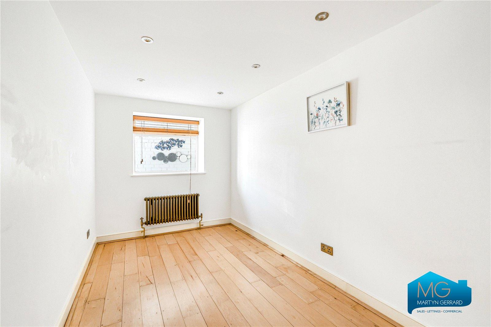 2 bedroom Ground Floor Flat to rent - Martyn Gerrard