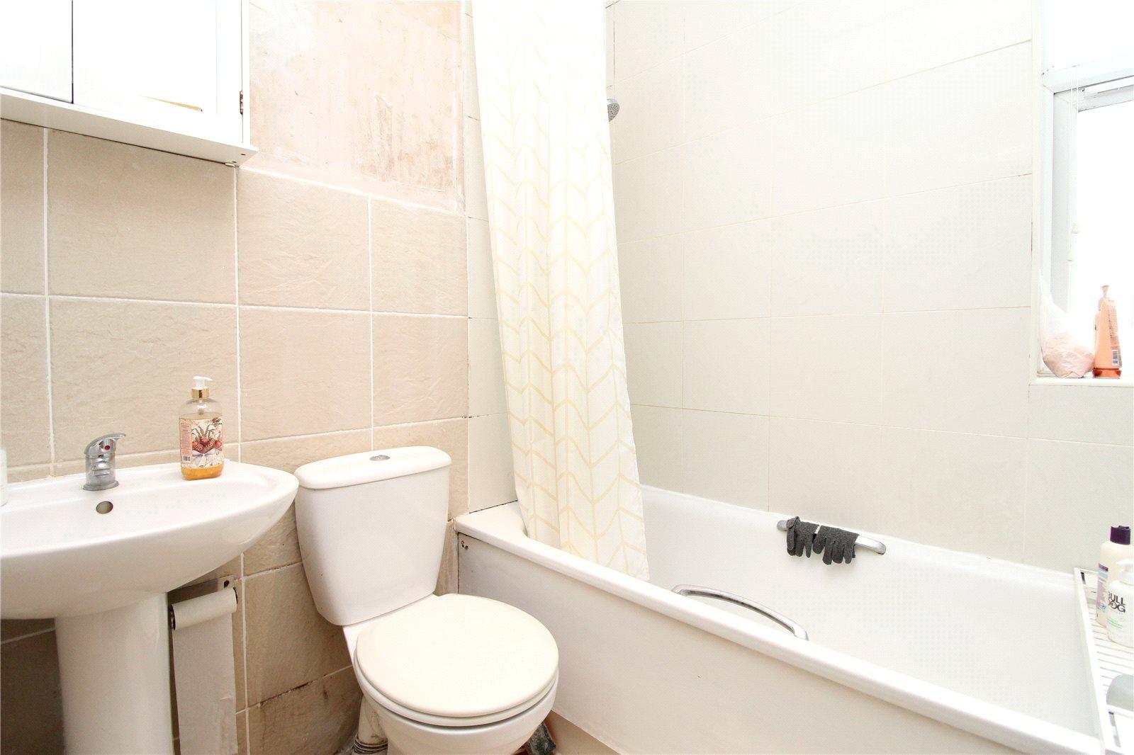 1 bedroom Ground Floor Flat to rent - Martyn Gerrard