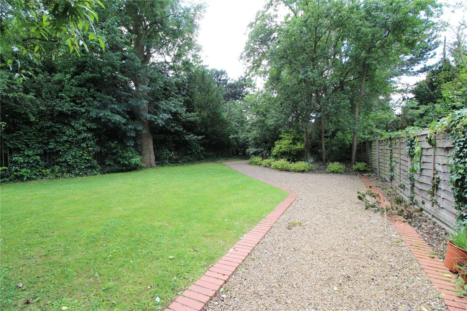 1 bedroom Ground Floor Flat to rent - Martyn Gerrard