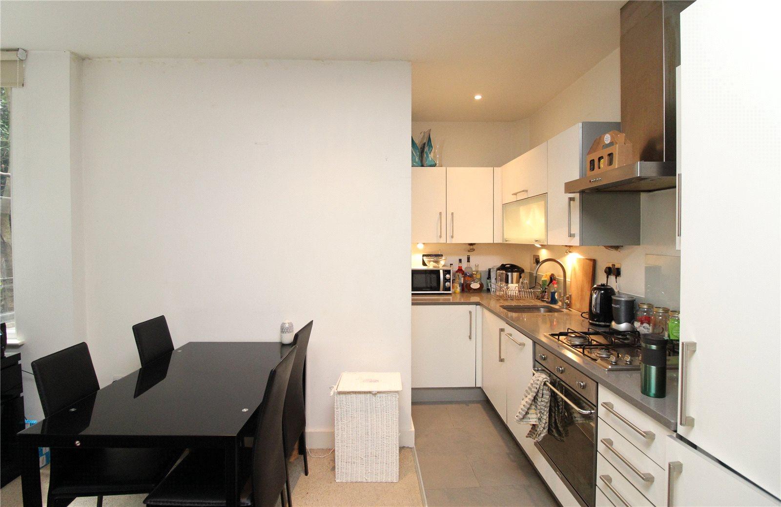 1 bedroom Ground Floor Flat to rent - Martyn Gerrard