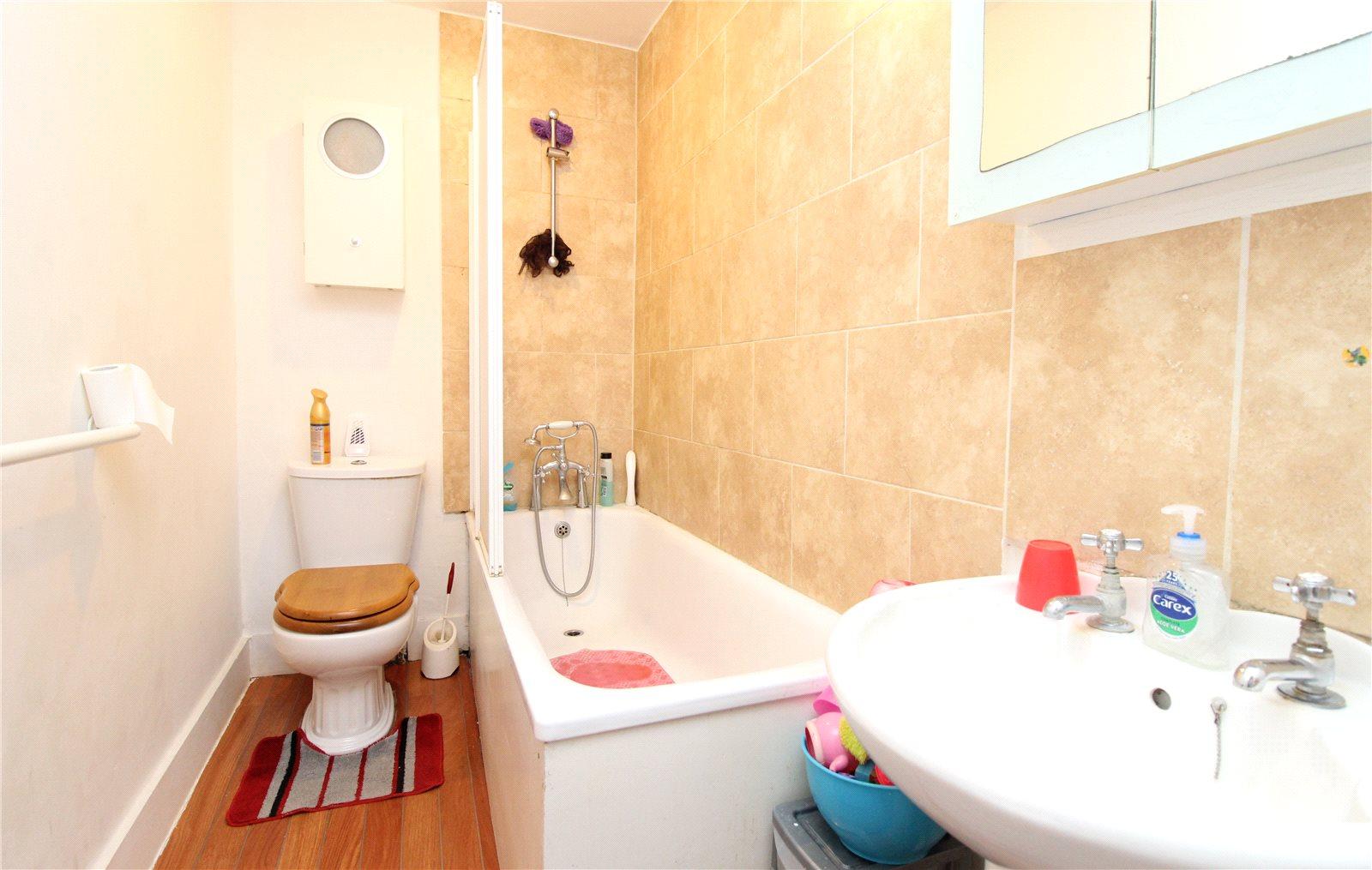 2 bedroom Ground Floor Flat to rent - Martyn Gerrard