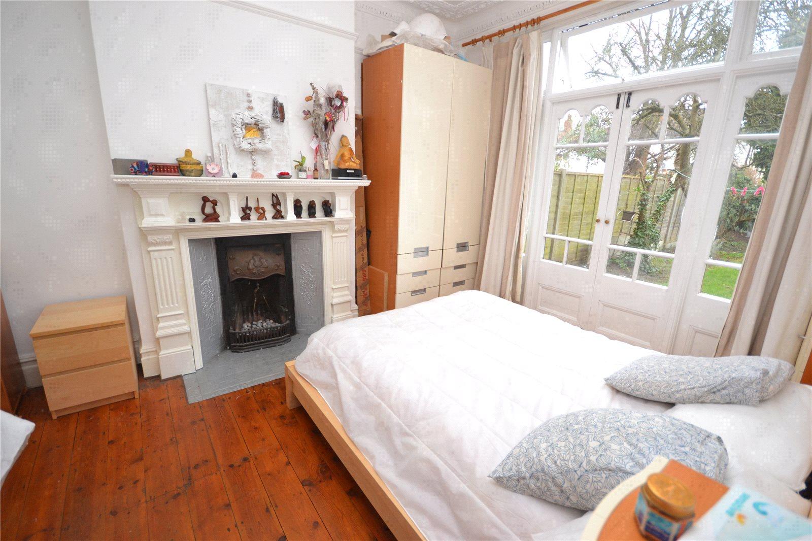 2 bedroom Ground Floor Flat to rent - Martyn Gerrard
