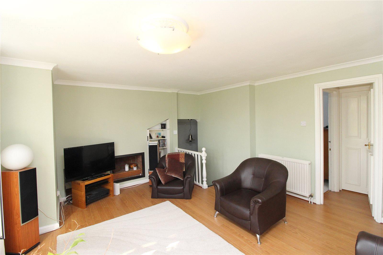 3 bedroom Apartment to rent + ' - Martyn Gerrard