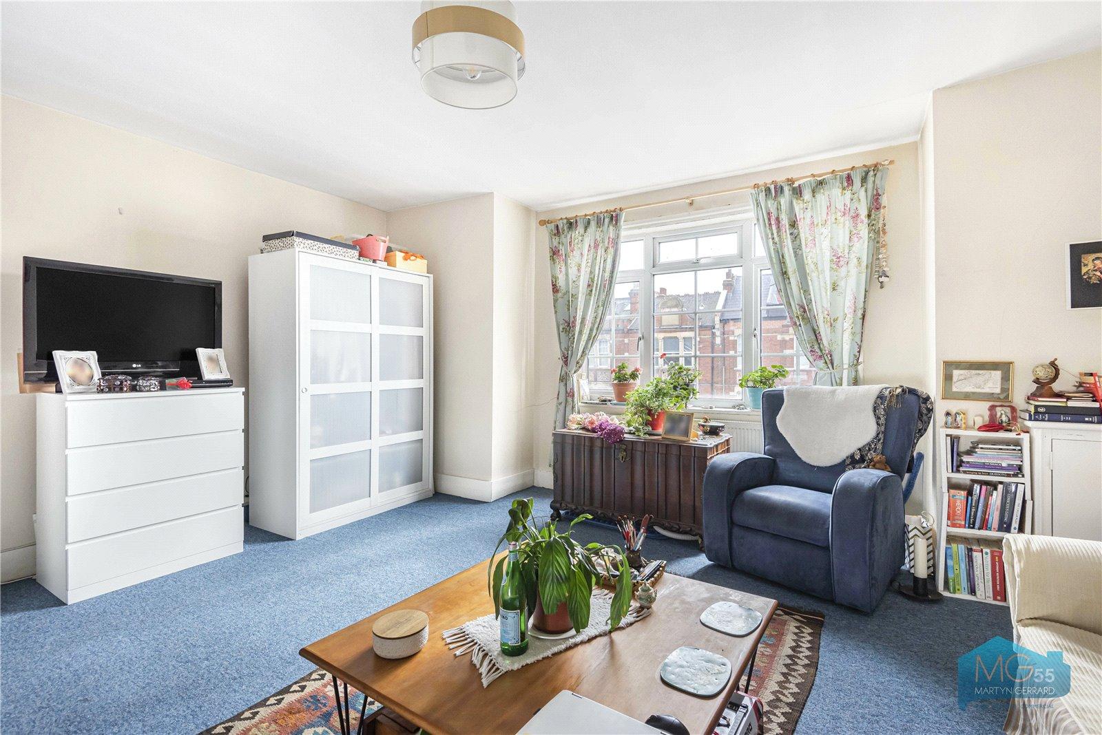 2 bedroom Apartment to rent - Martyn Gerrard