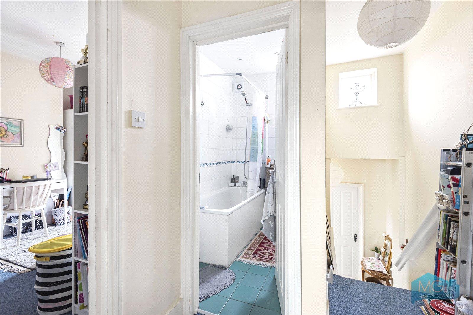2 bedroom Apartment to rent - Martyn Gerrard