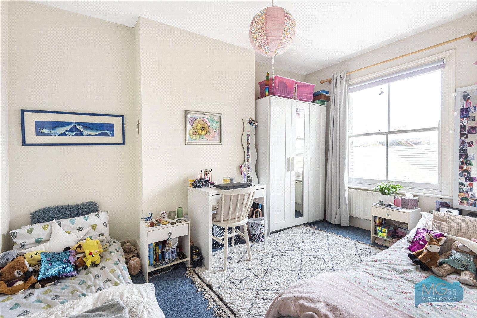 2 bedroom Apartment to rent - Martyn Gerrard