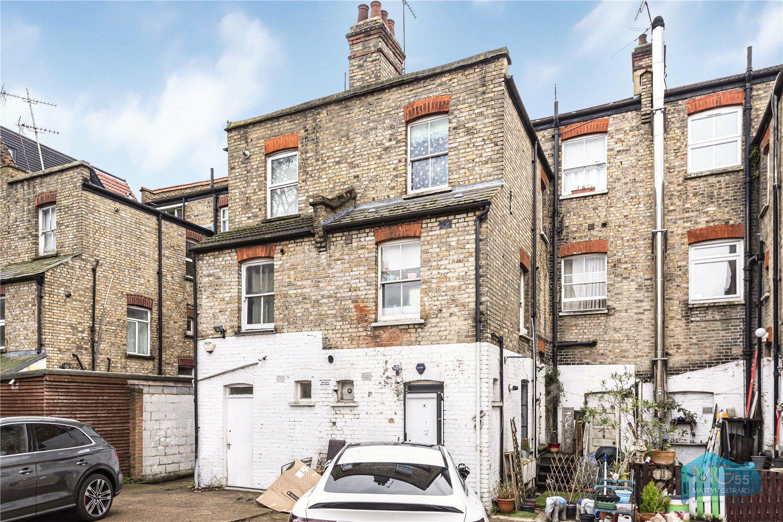 2 bedroom Apartment to rent - Martyn Gerrard