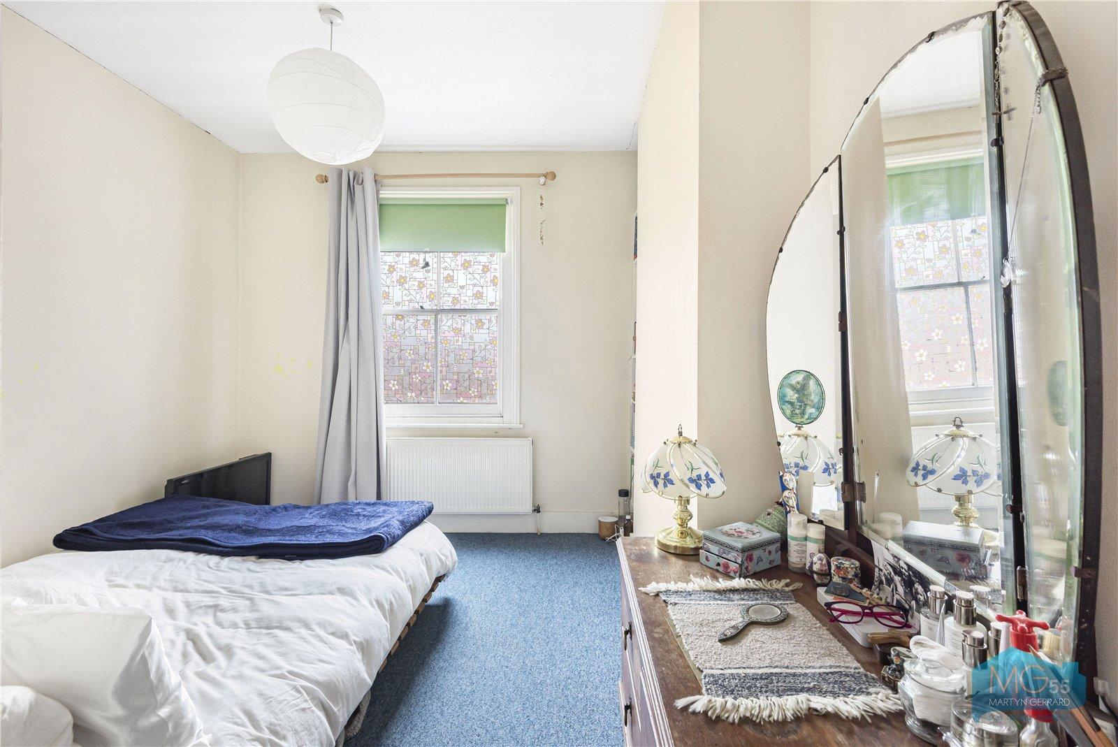 2 bedroom Apartment to rent - Martyn Gerrard