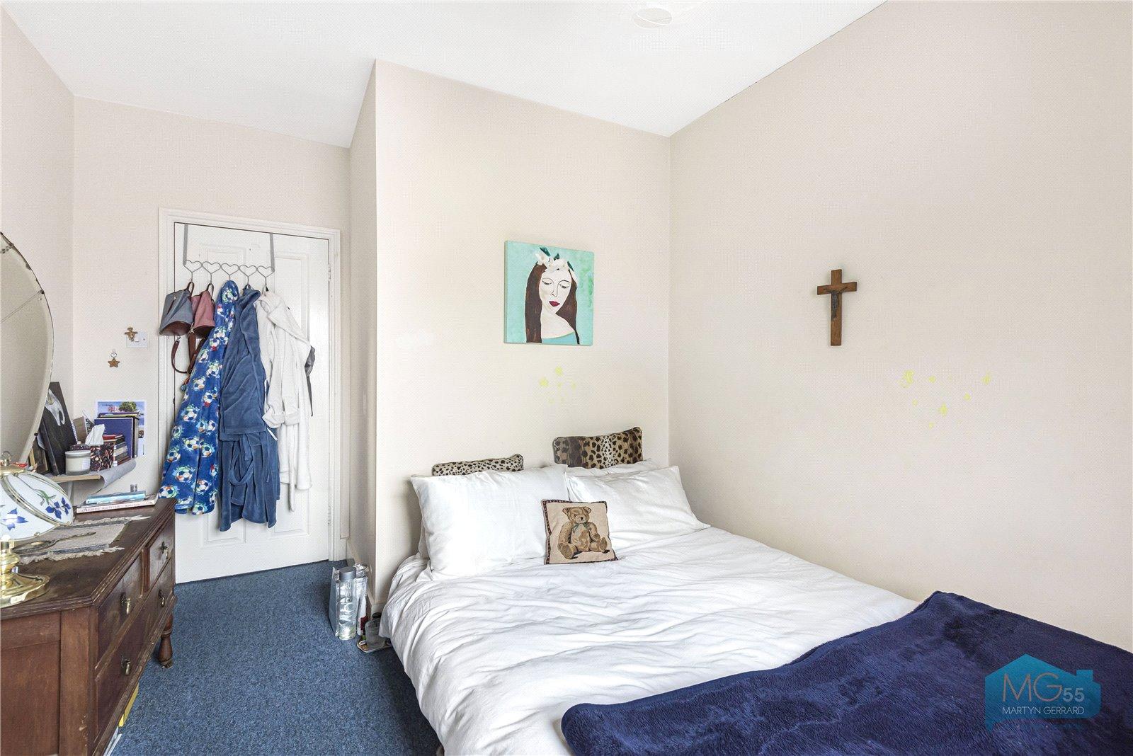 2 bedroom Apartment to rent - Martyn Gerrard
