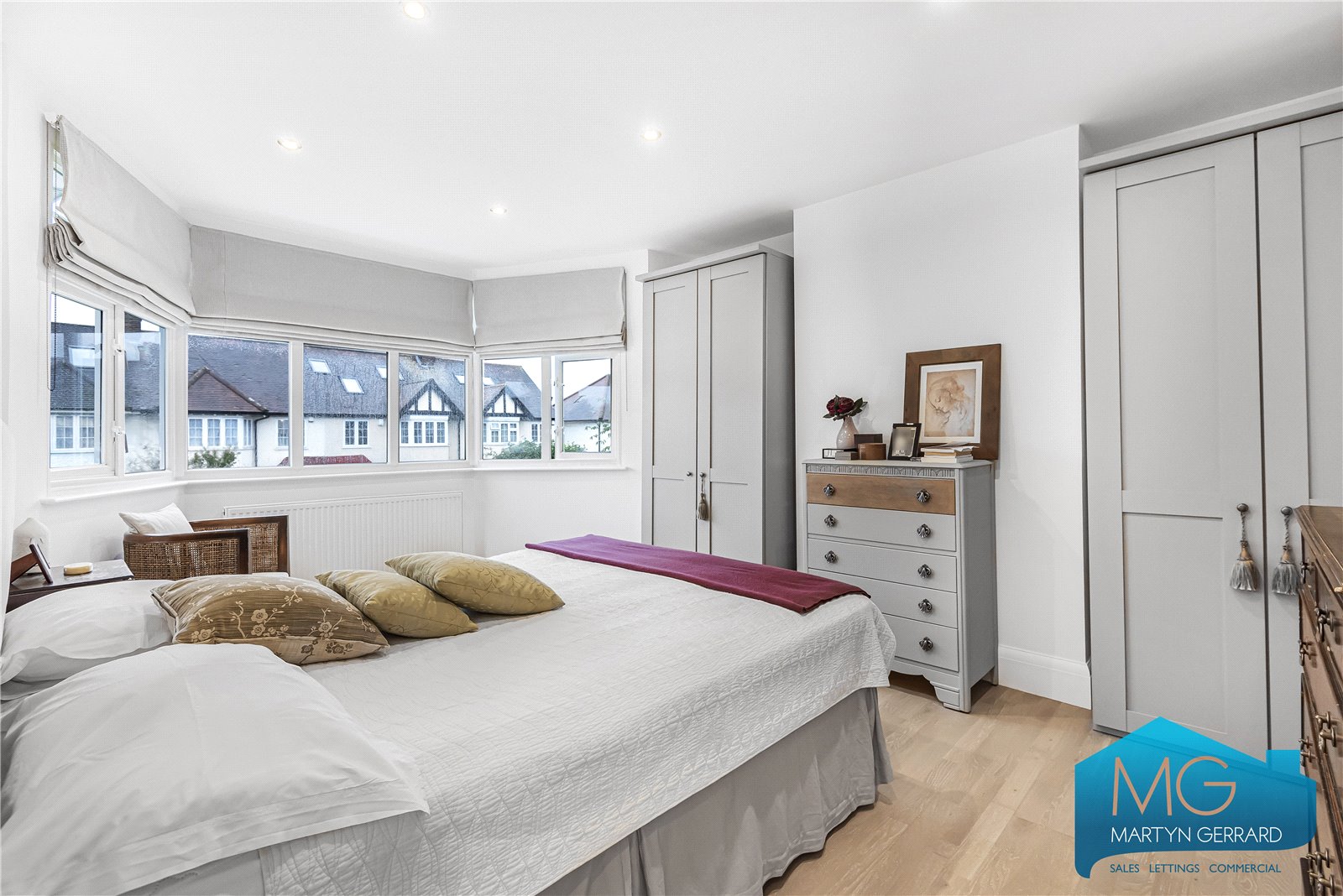 Cadogan Gardens, Finchley Central, London, N3+  - Martyn Gerrard
