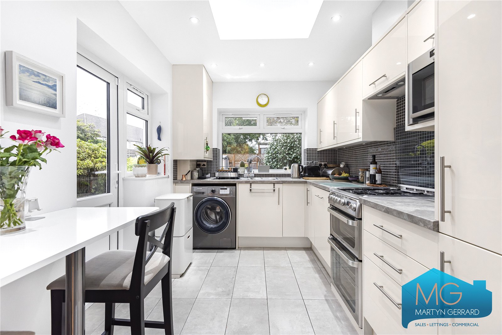 Cadogan Gardens, Finchley Central, London, N3+  - Martyn Gerrard