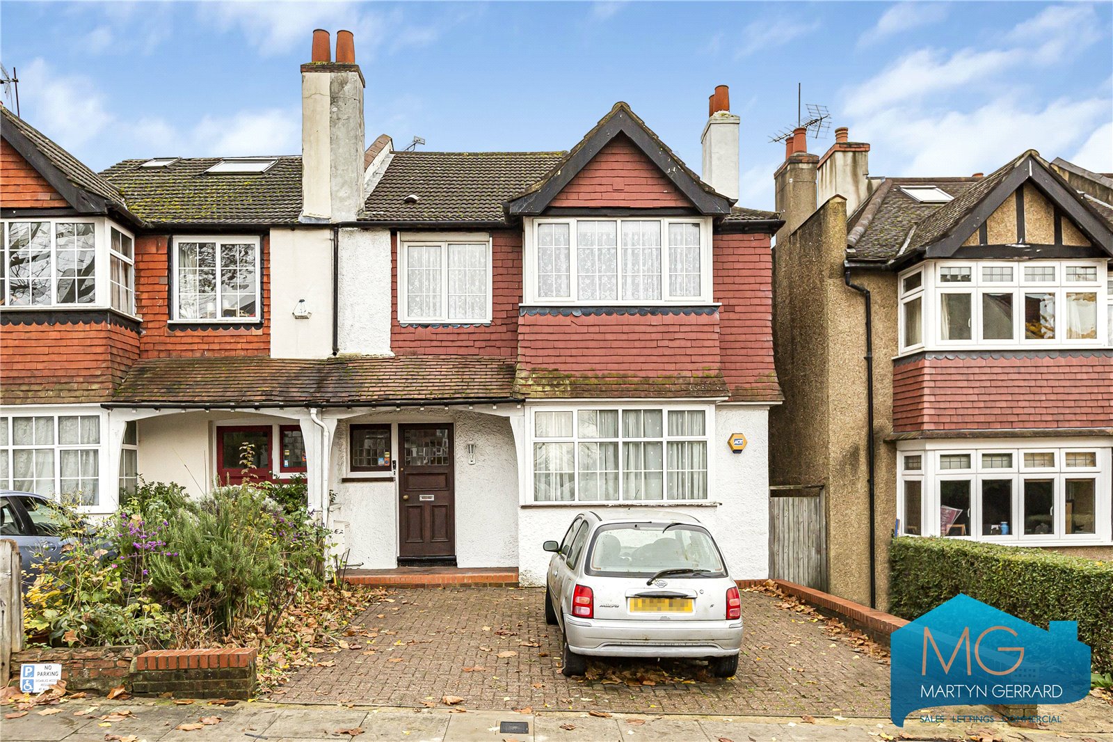 Holly Park, Finchley Central, London, N3+  - Martyn Gerrard