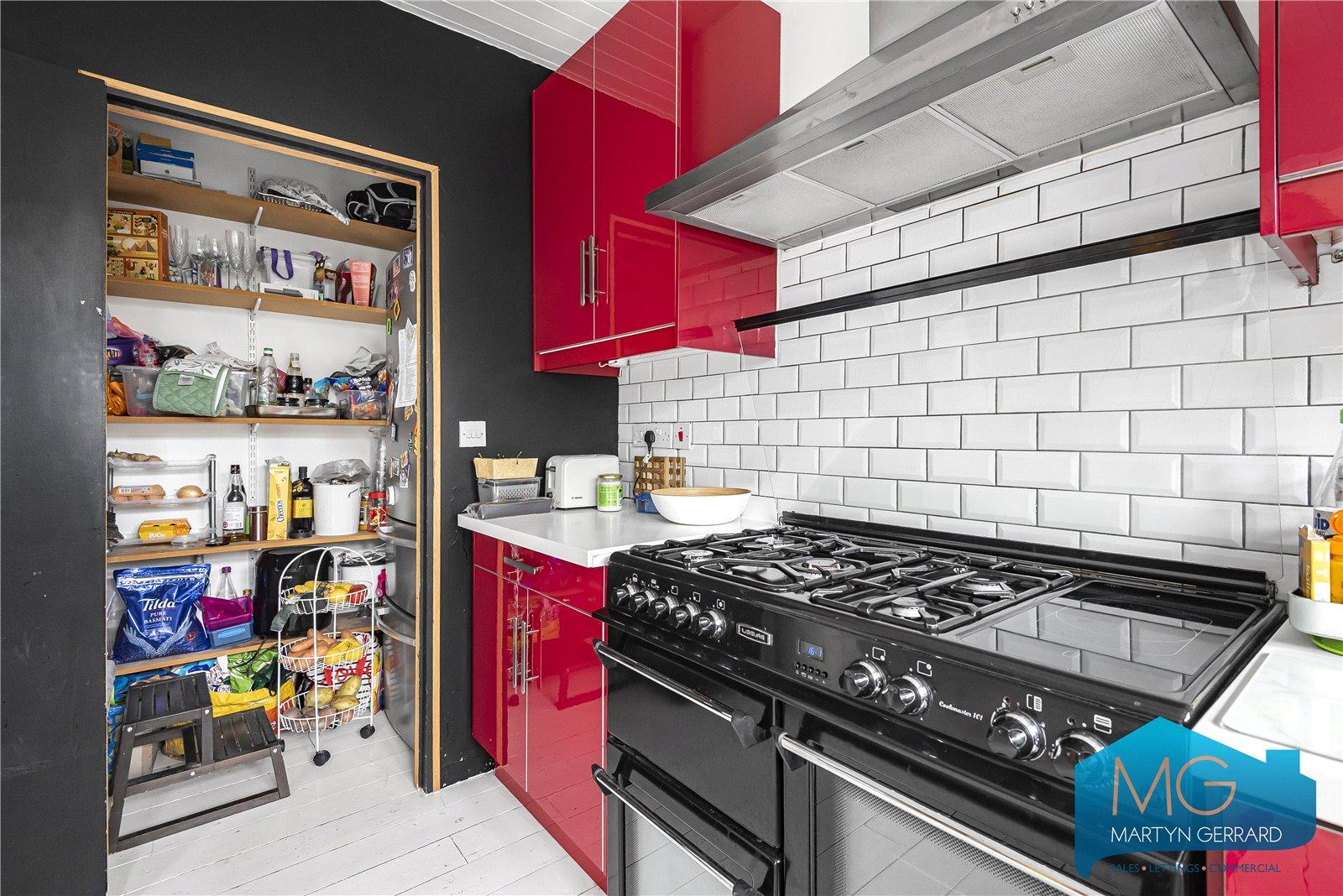 3 bedroom End of Terrace House for sale - Martyn Gerrard