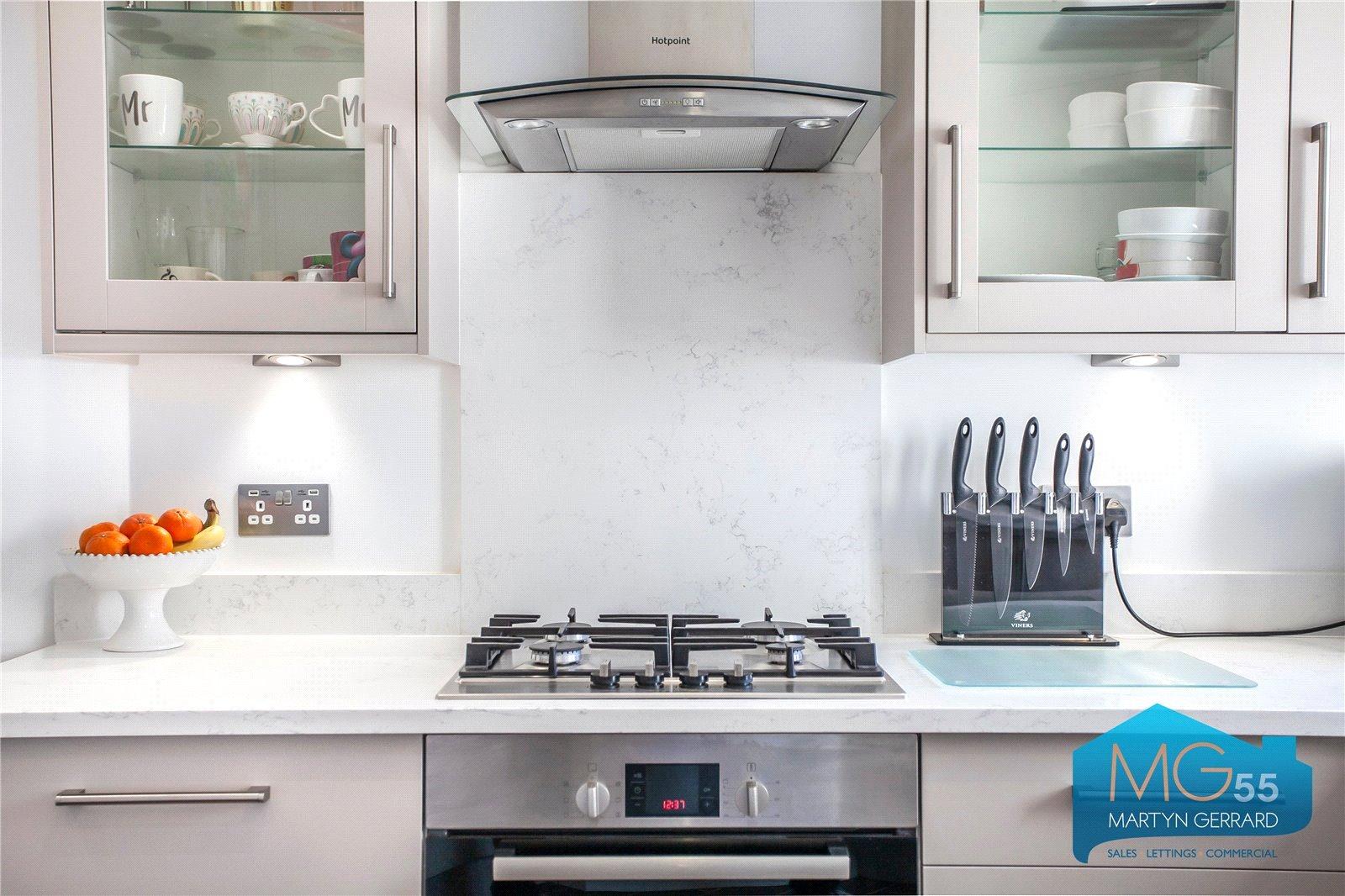 3 bedroom Apartment to rent - Martyn Gerrard