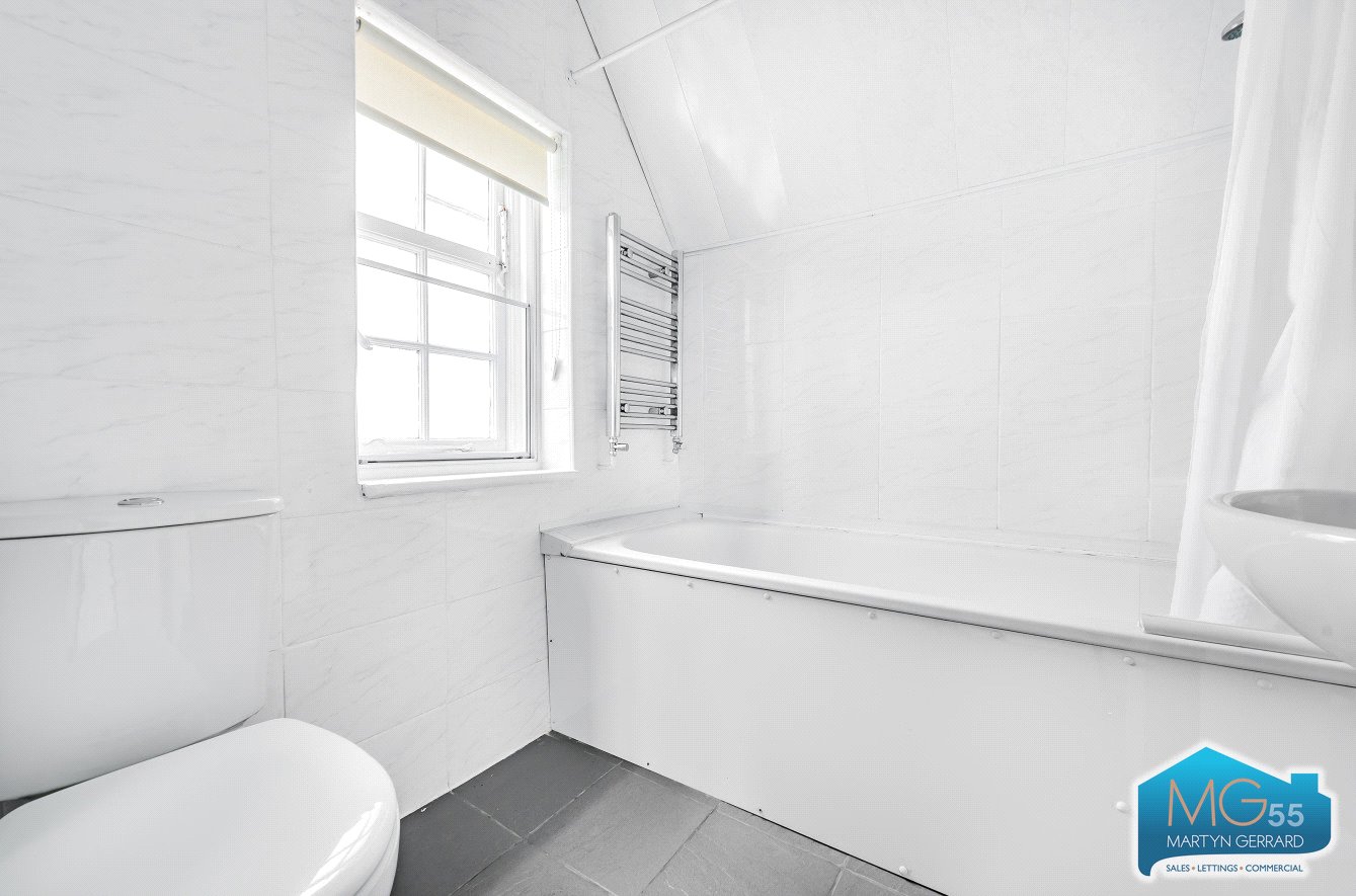 2 bedroom Semi-Detached House to rent - Martyn Gerrard