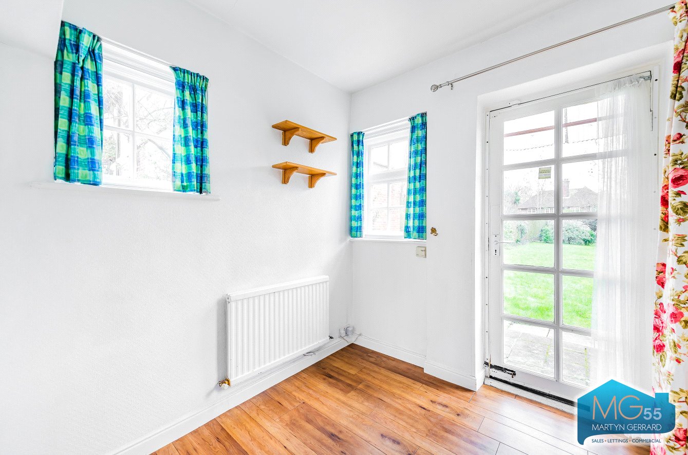 2 bedroom Semi-Detached House to rent - Martyn Gerrard