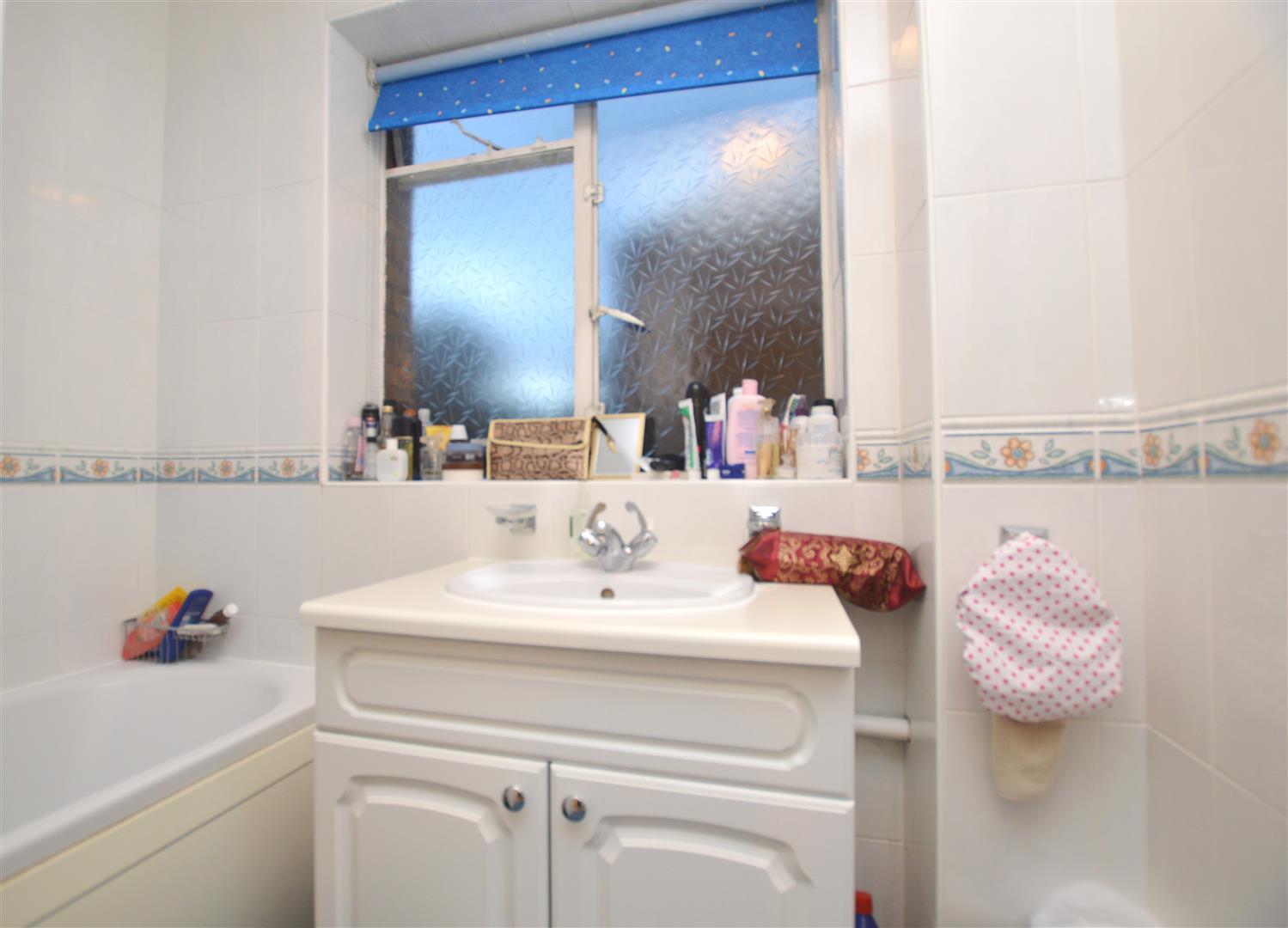 1 bedroom Ground Floor Flat to rent - Martyn Gerrard