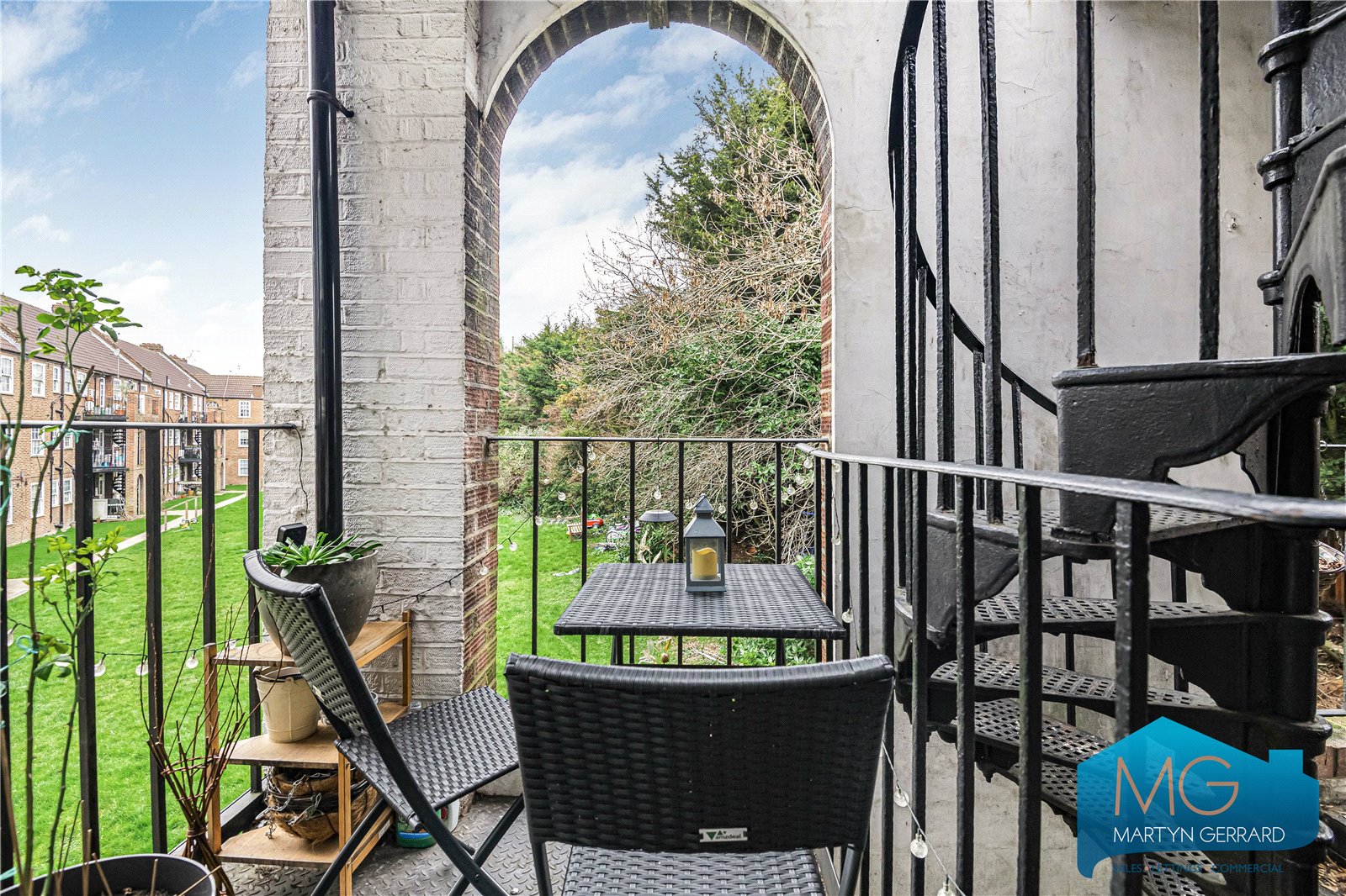 2 bedroom Apartment for sale - Martyn Gerrard