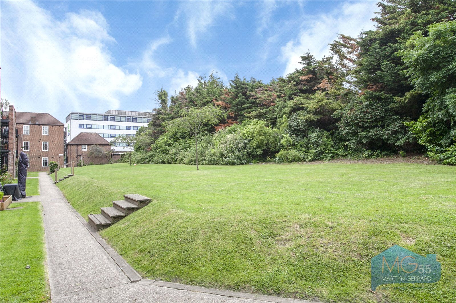 2 bedroom Apartment for sale - Martyn Gerrard