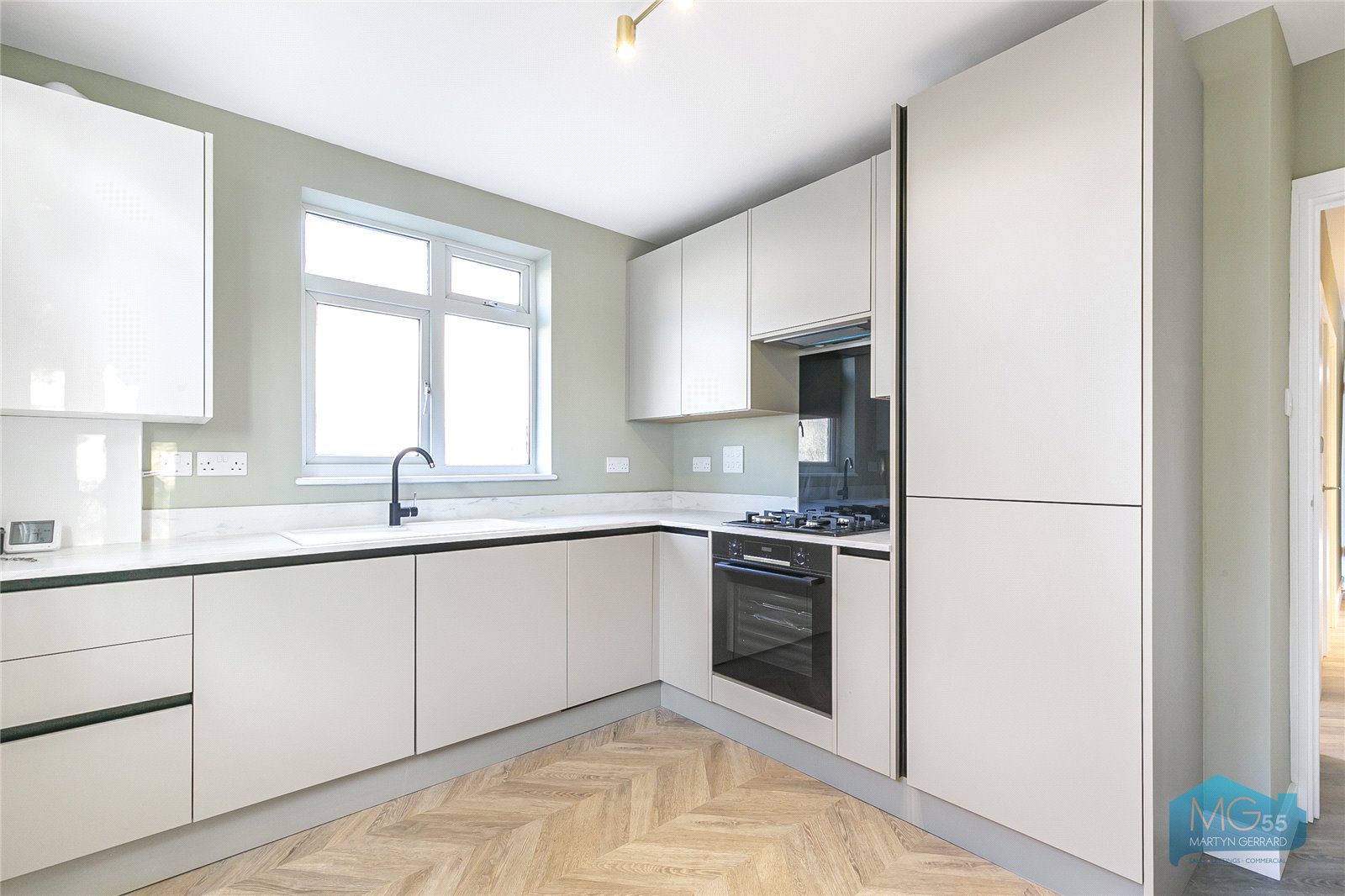 2 bedroom Ground Floor Flat to rent - Martyn Gerrard