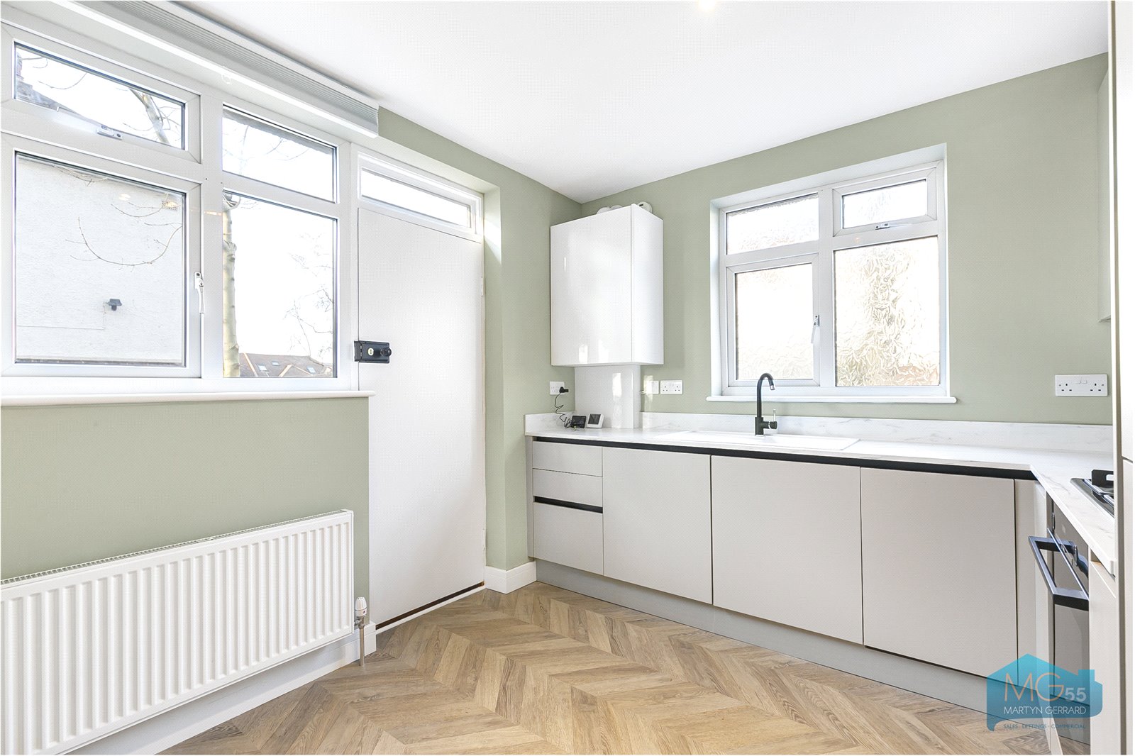2 bedroom Ground Floor Flat to rent - Martyn Gerrard