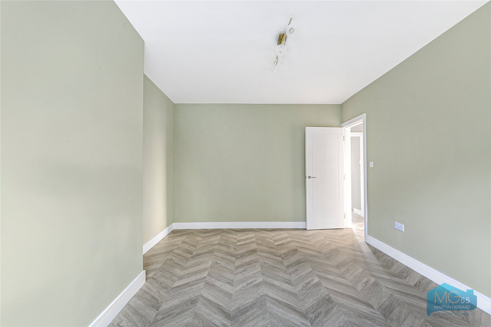 2 bedroom Ground Floor Flat to rent - Martyn Gerrard