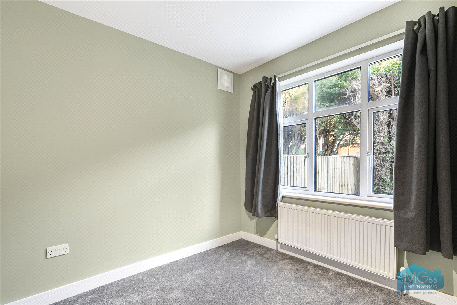 2 bedroom Ground Floor Flat to rent - Martyn Gerrard