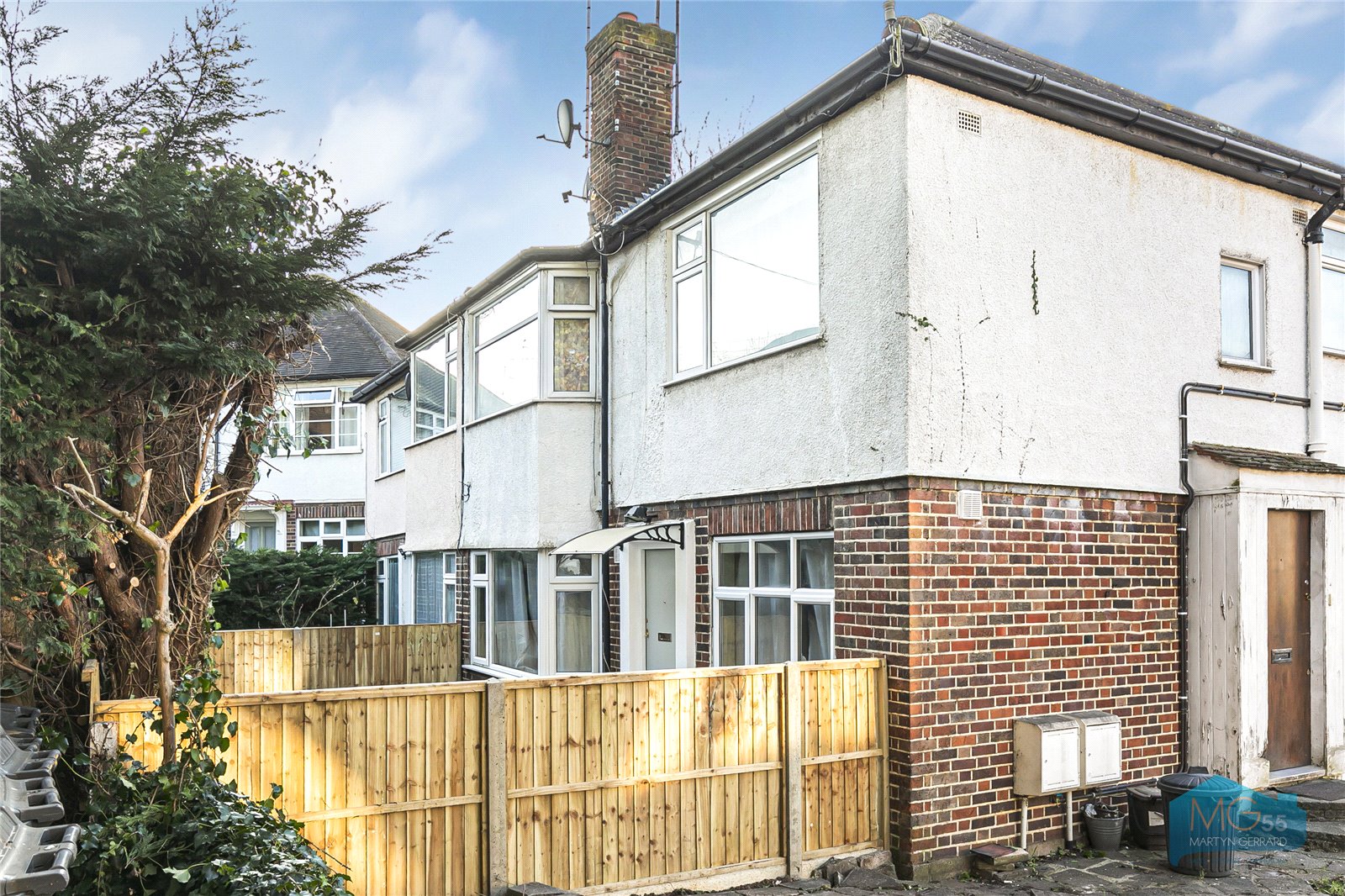 2 bedroom Ground Floor Flat to rent - Martyn Gerrard