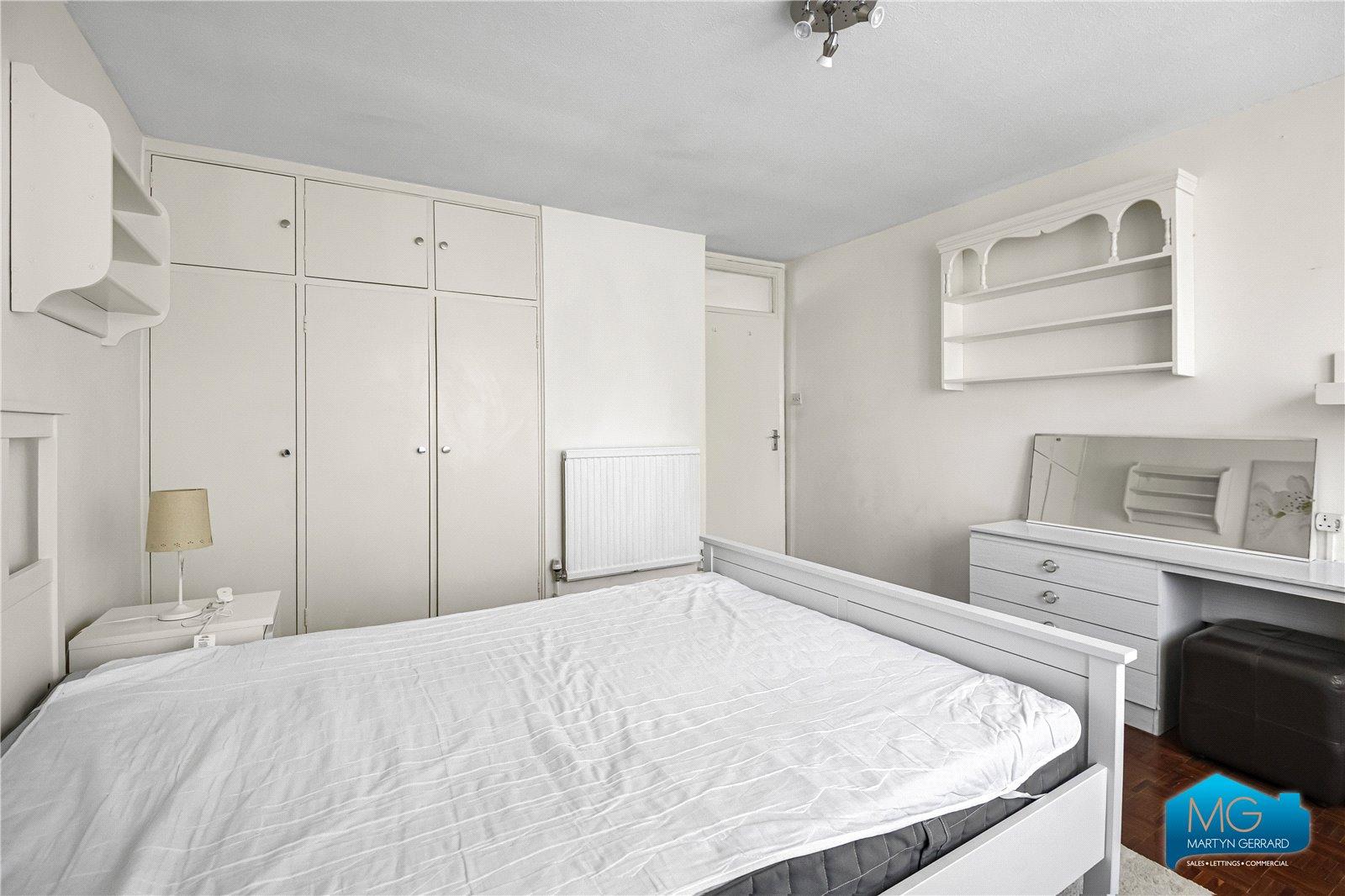 2 bedroom Apartment to rent - Martyn Gerrard