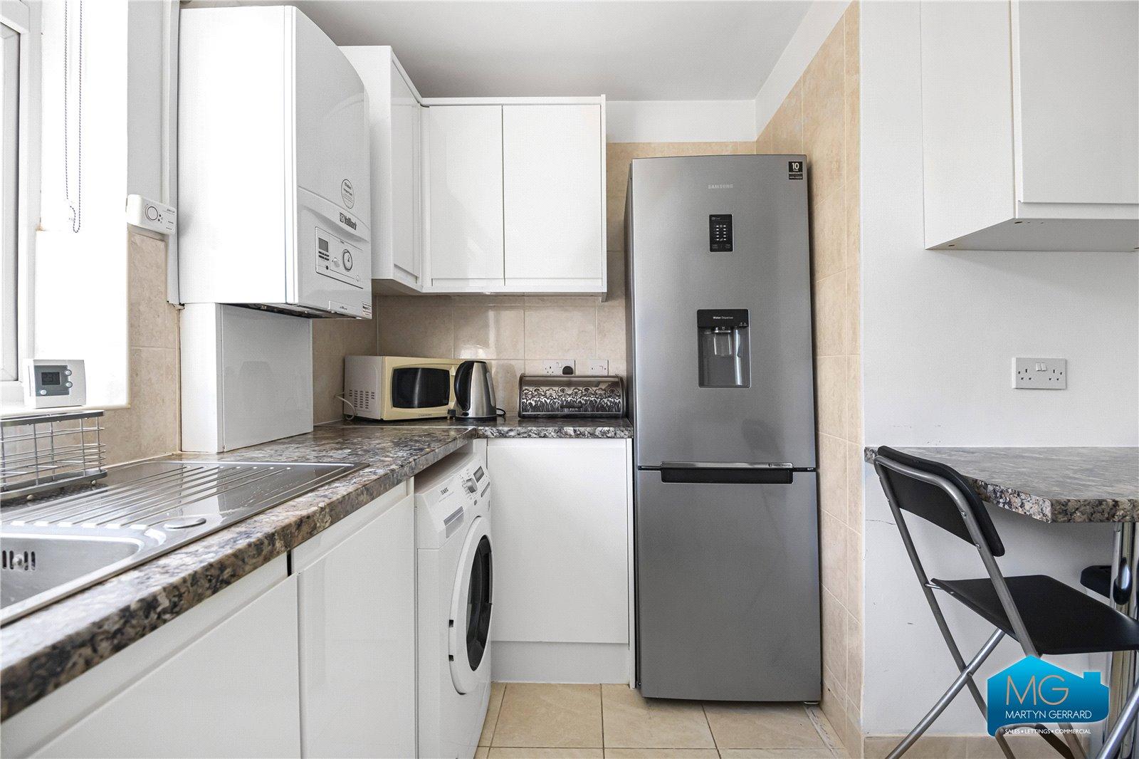 2 bedroom Apartment to rent - Martyn Gerrard