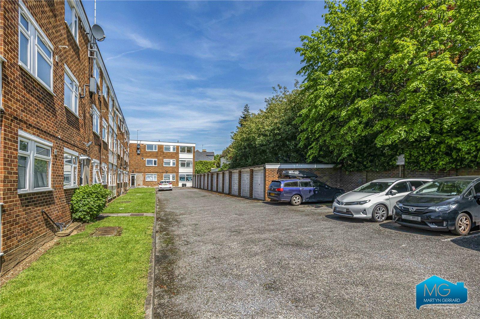 2 bedroom Apartment to rent - Martyn Gerrard