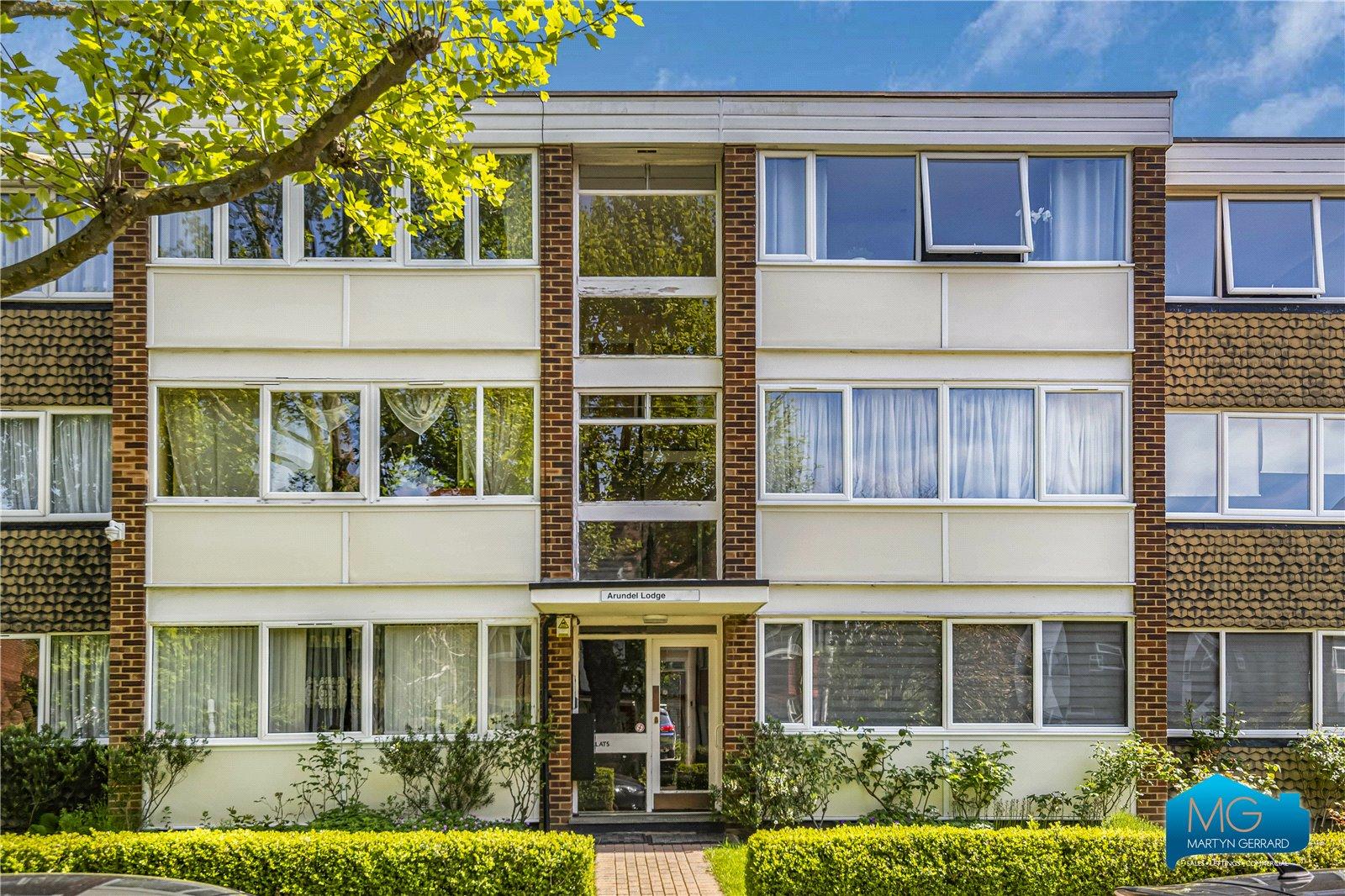 2 bedroom Apartment to rent - Martyn Gerrard