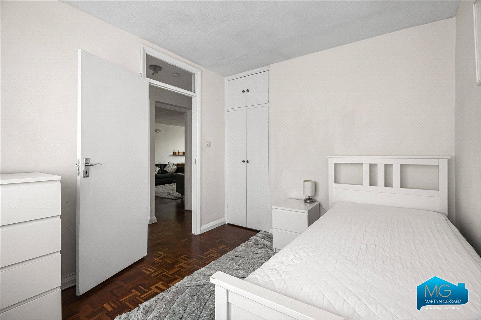 2 bedroom Apartment to rent - Martyn Gerrard