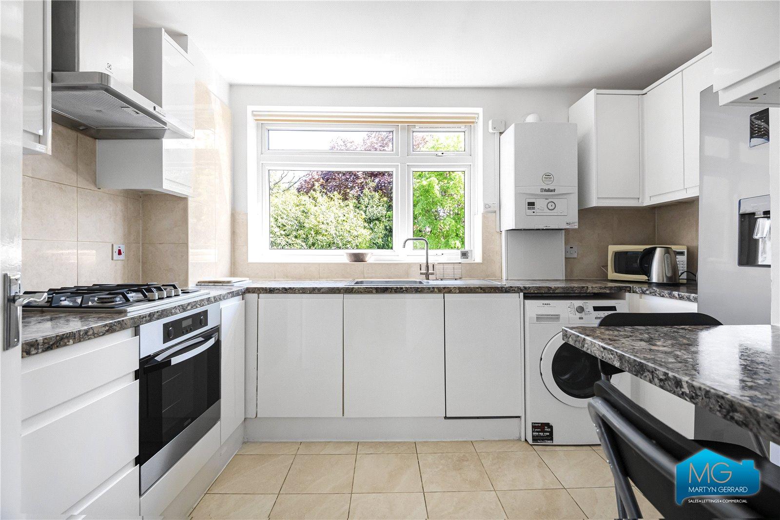 2 bedroom Apartment to rent - Martyn Gerrard