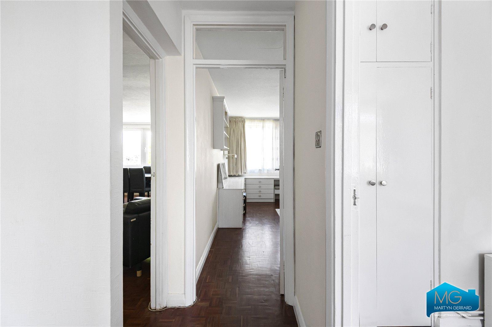 2 bedroom Apartment to rent - Martyn Gerrard