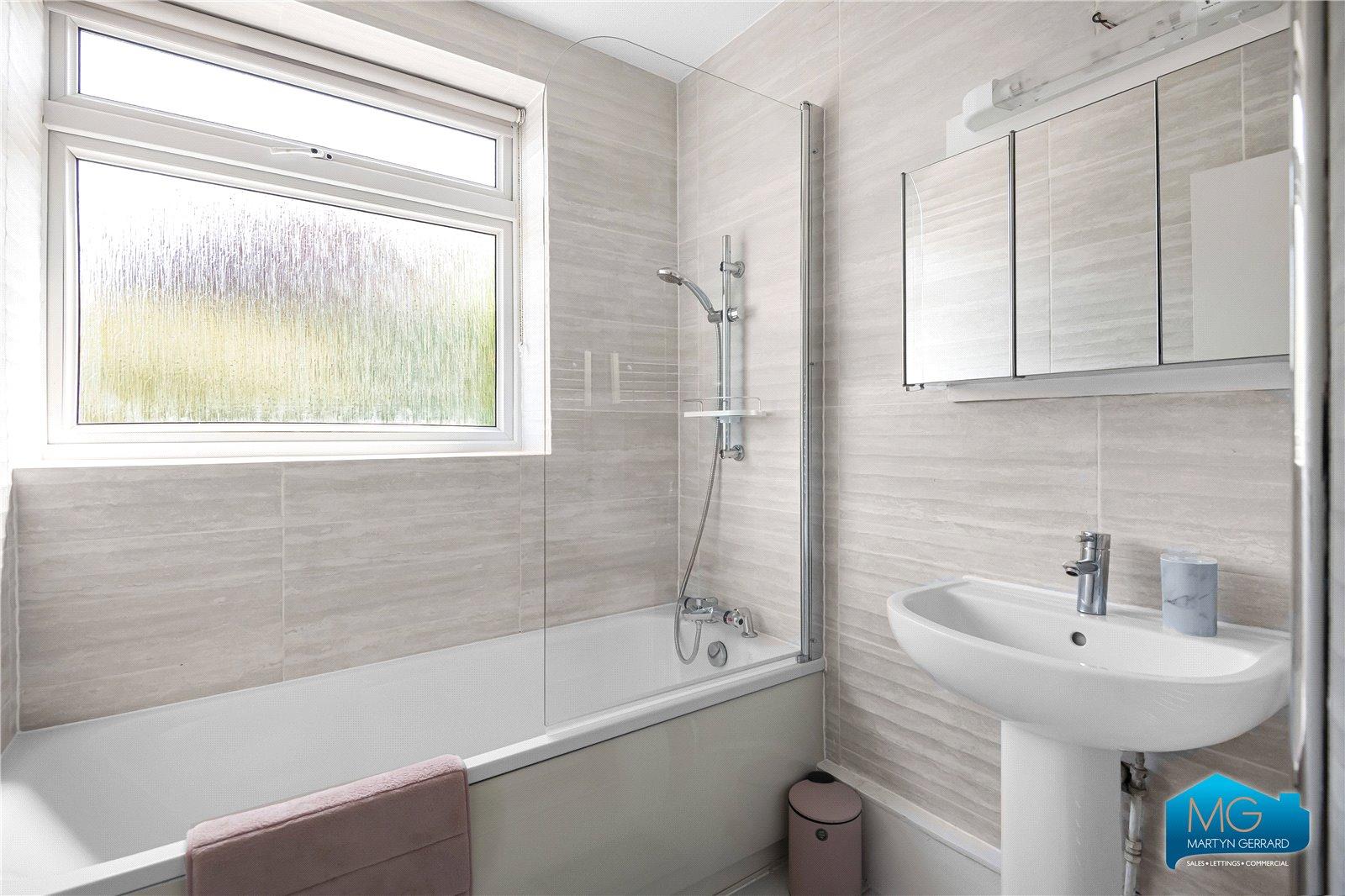 2 bedroom Apartment to rent - Martyn Gerrard