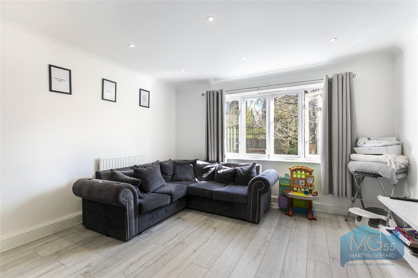 2 bedroom Apartment to rent - Martyn Gerrard