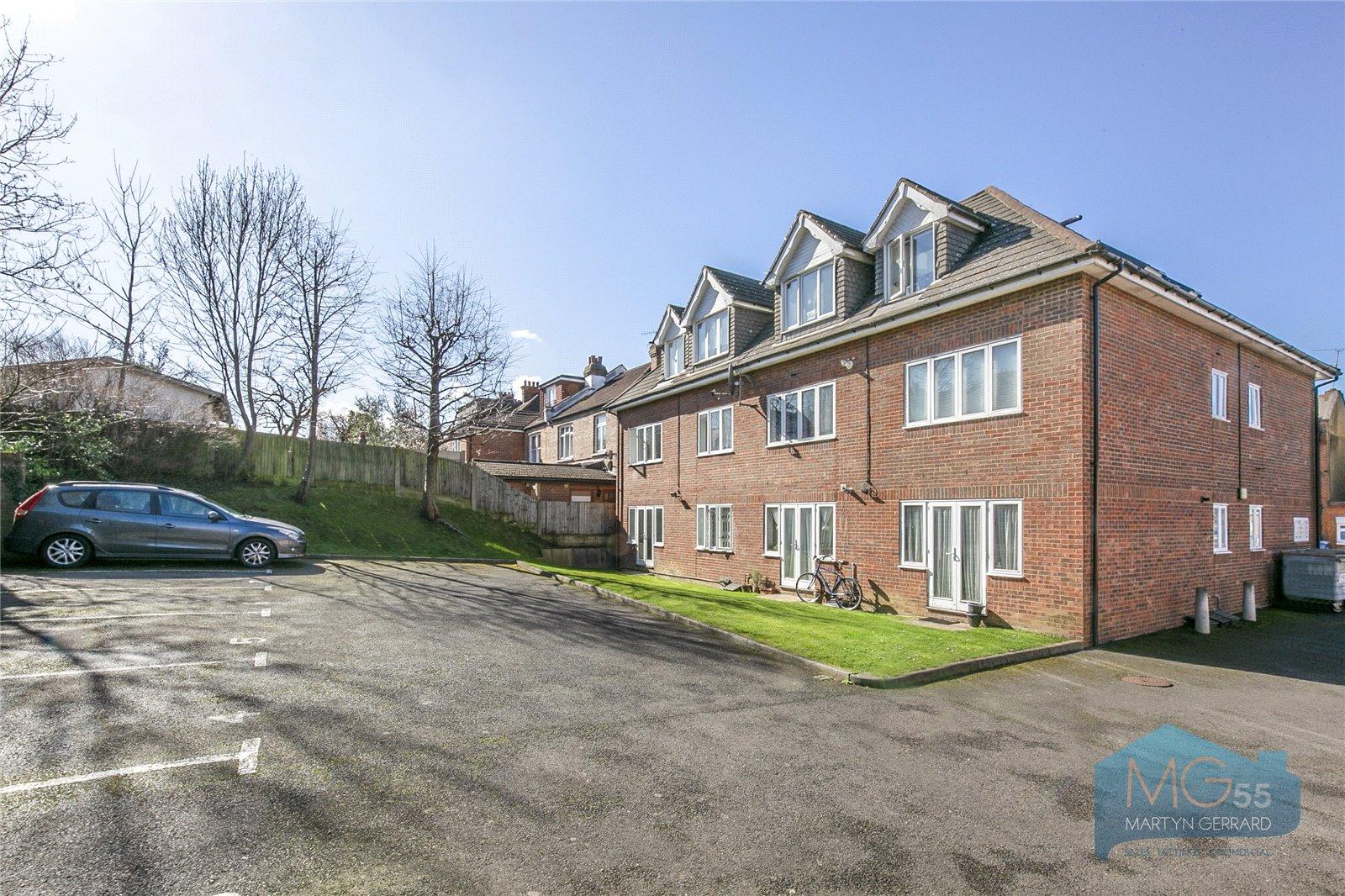 2 bedroom Apartment to rent - Martyn Gerrard