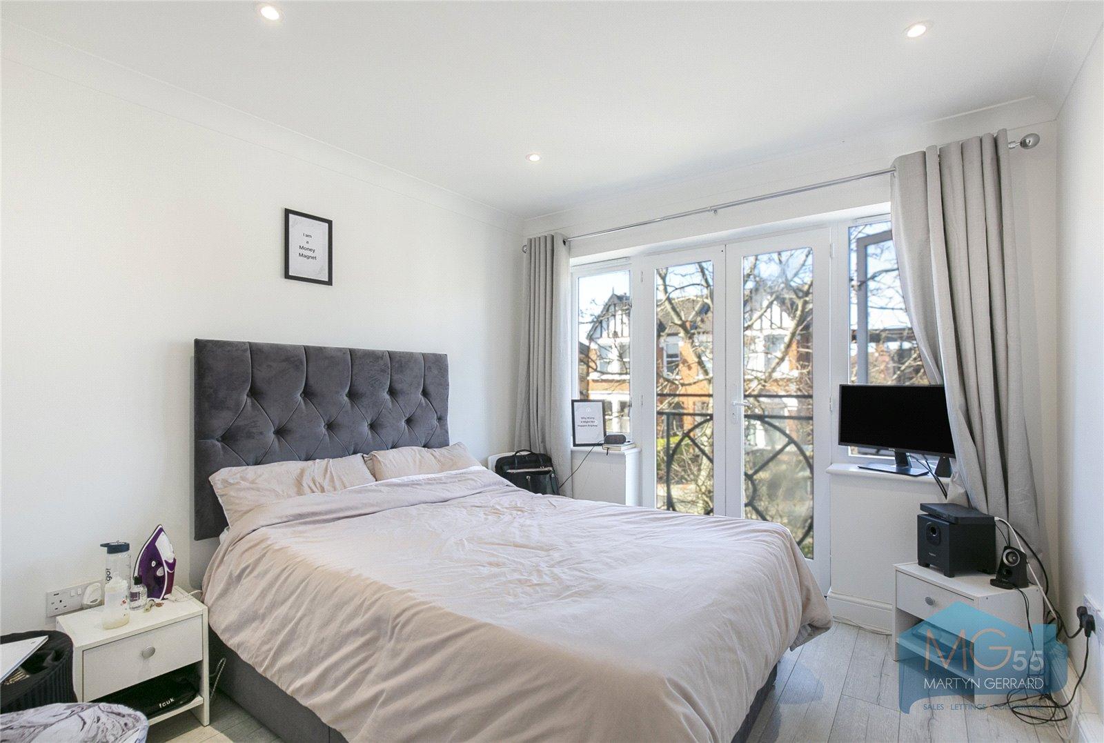 2 bedroom Apartment to rent - Martyn Gerrard