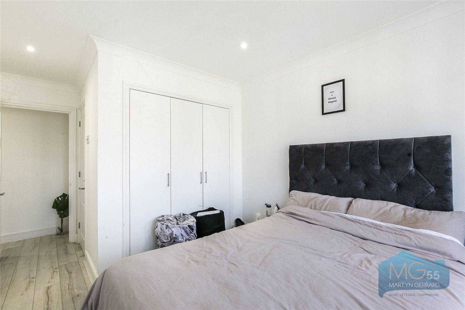 2 bedroom Apartment to rent - Martyn Gerrard