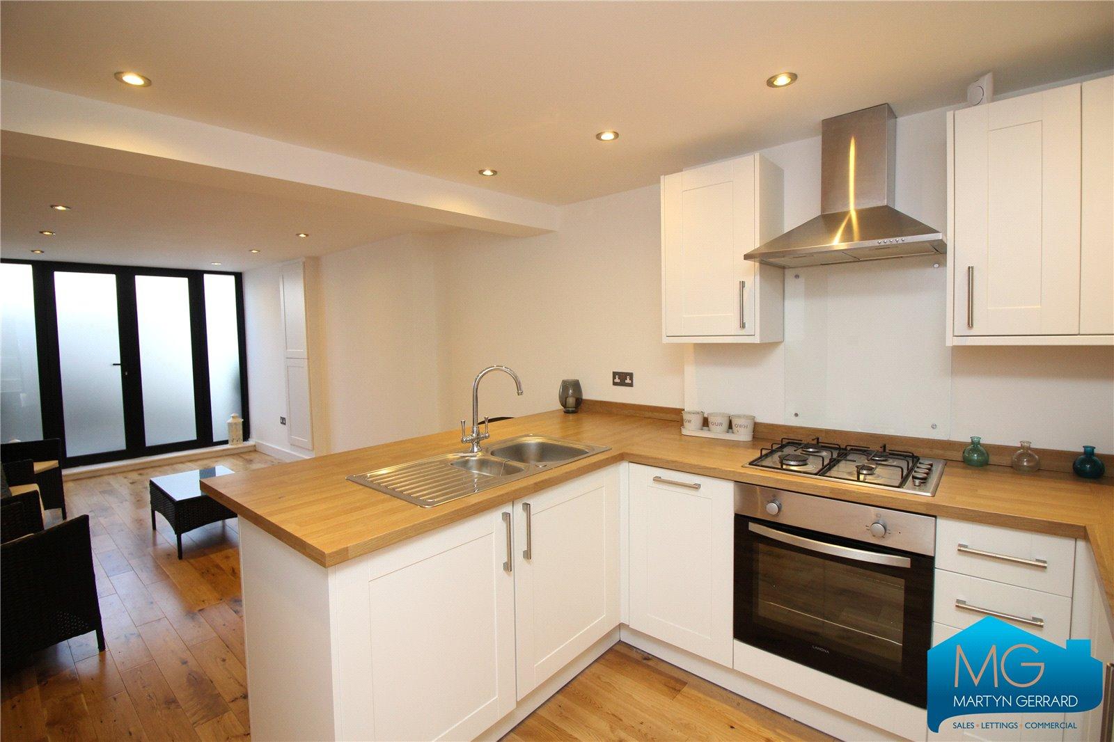 2 bedroom Apartment to rent - Martyn Gerrard