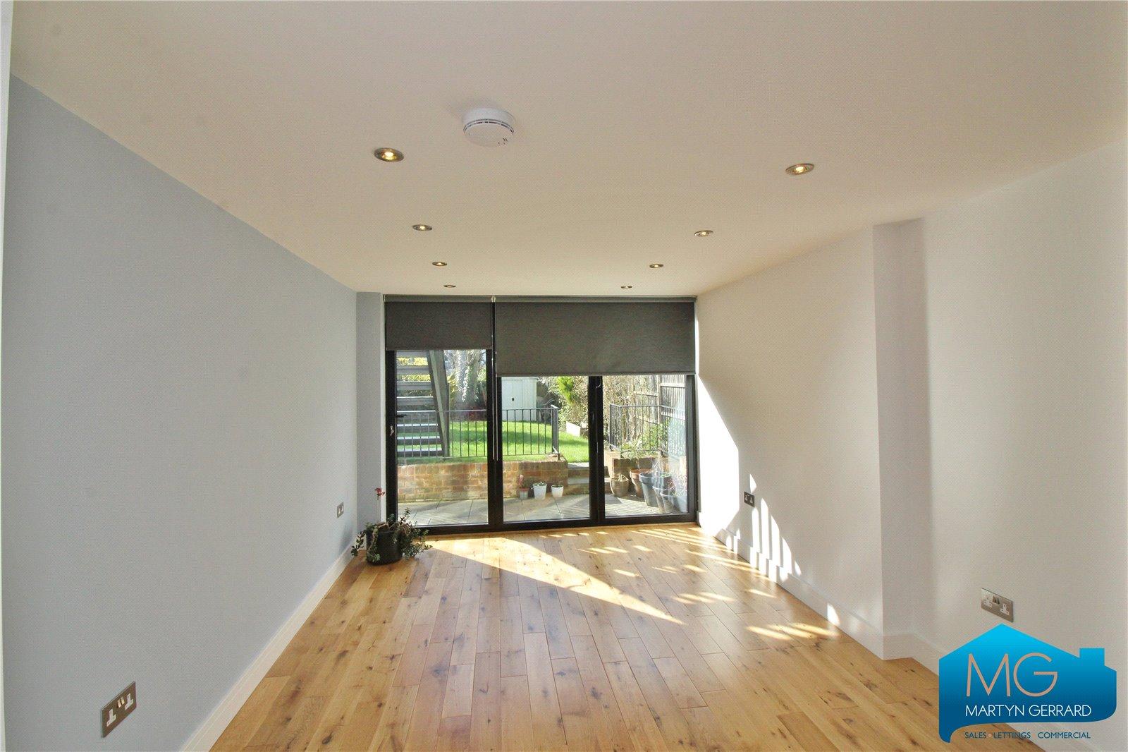 2 bedroom Apartment to rent - Martyn Gerrard