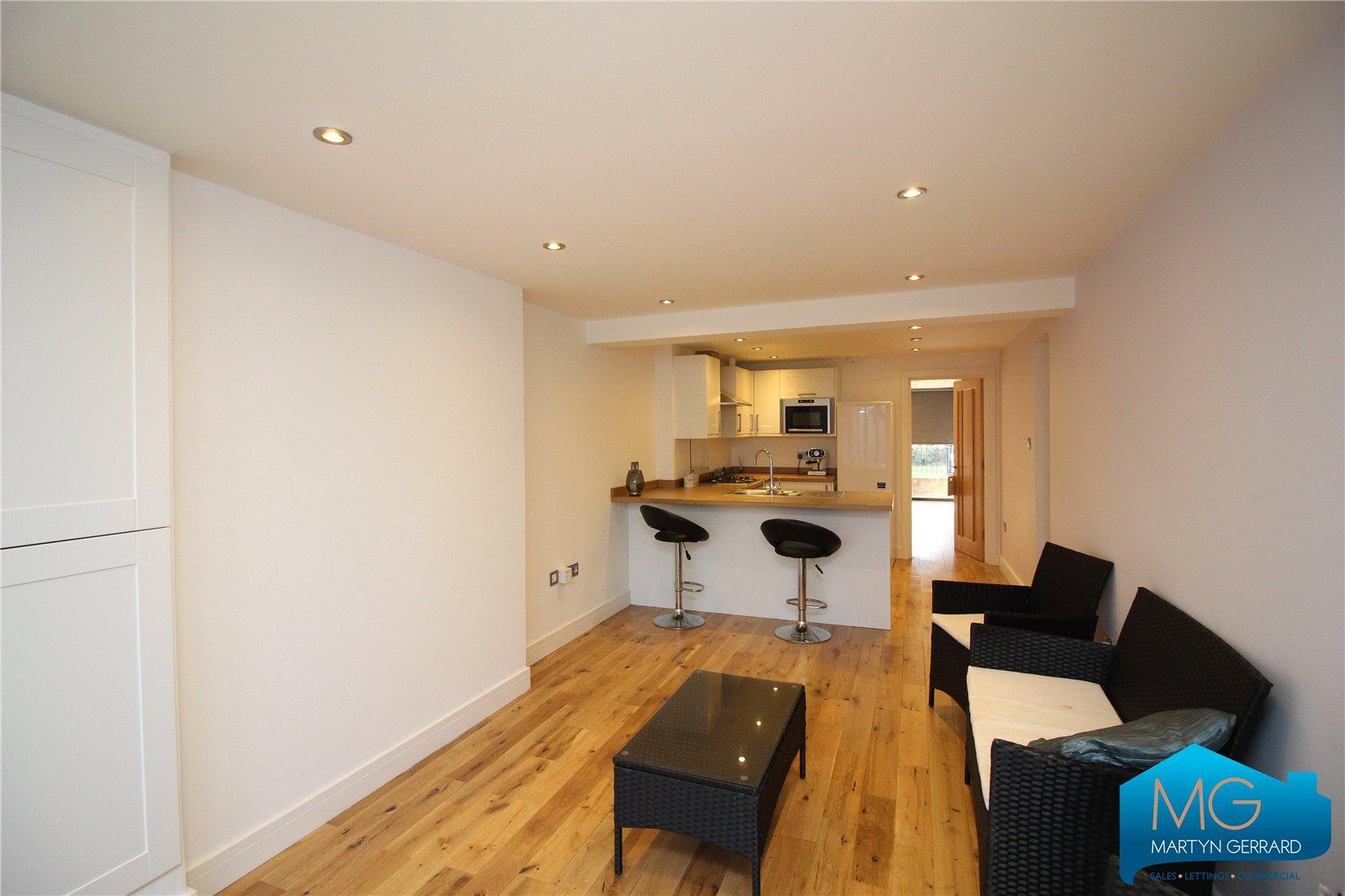 2 bedroom Apartment to rent - Martyn Gerrard