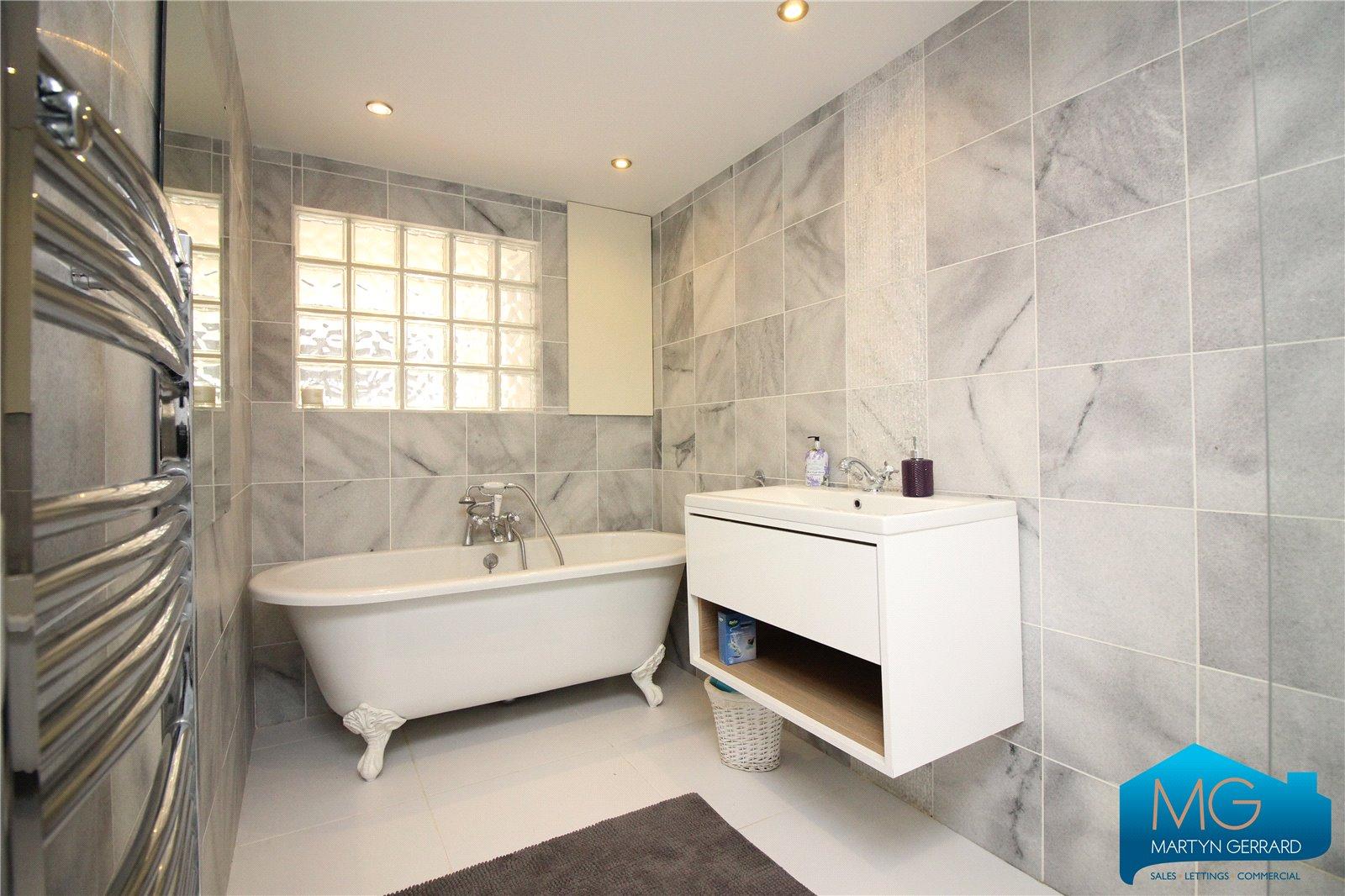 2 bedroom Apartment to rent - Martyn Gerrard