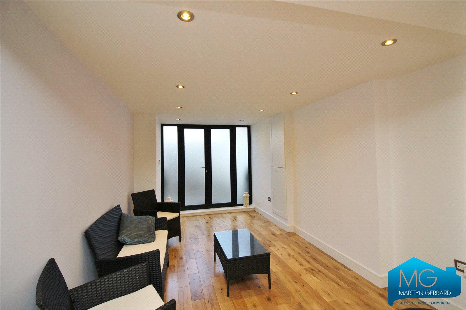 2 bedroom Apartment to rent - Martyn Gerrard