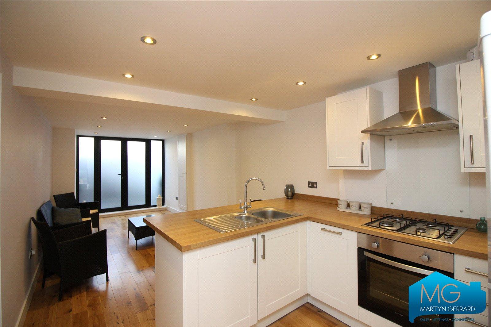 2 bedroom Apartment to rent - Martyn Gerrard